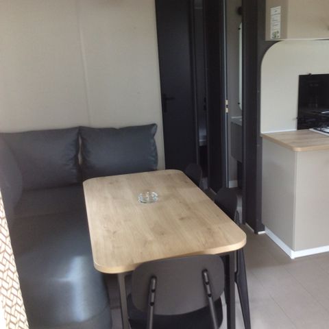 MOBILE HOME 6 people - 6 pers 3 bedrooms Semi-covered terrace 8 .80 m x 3.70 m 6 Dishwasher and Tv included