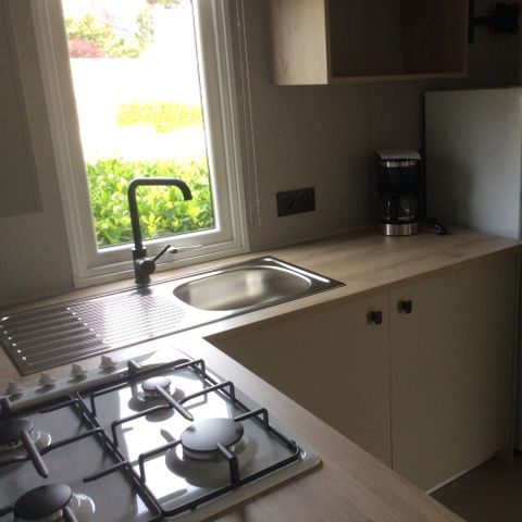 MOBILE HOME 6 people - 6 pers 3 bedrooms Semi-covered terrace 8 .80 m x 3.70 m 6 Dishwasher and Tv included