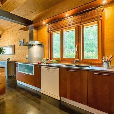 HOUSE 10 people - 4 Bedrooms | 8/10 People | Raised terrace | Jacuzzi | 1 Bathroom | Air conditioning | TV