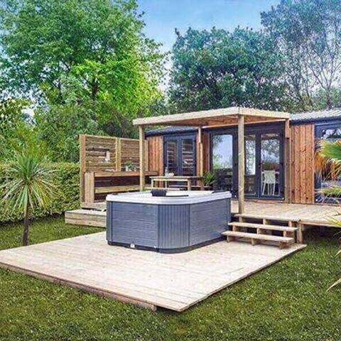 MOBILE HOME 4 people - Ultimate | 2 Bedrooms | 4 Pers | Covered terrace | Jacuzzi | Outside shower | 1 Bathroom | Air conditioning | TV