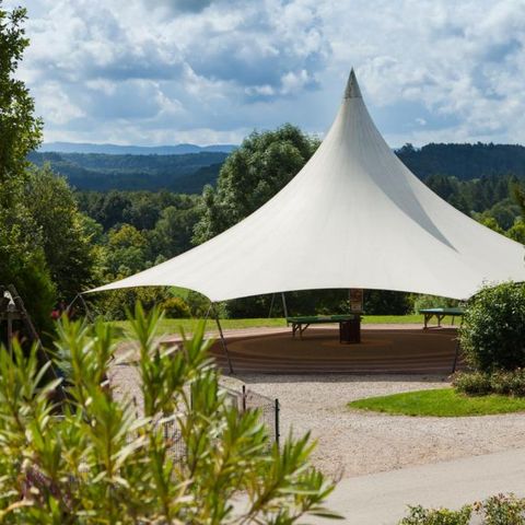 Camping Domaine de l'Epinette - Jura - Image N°3