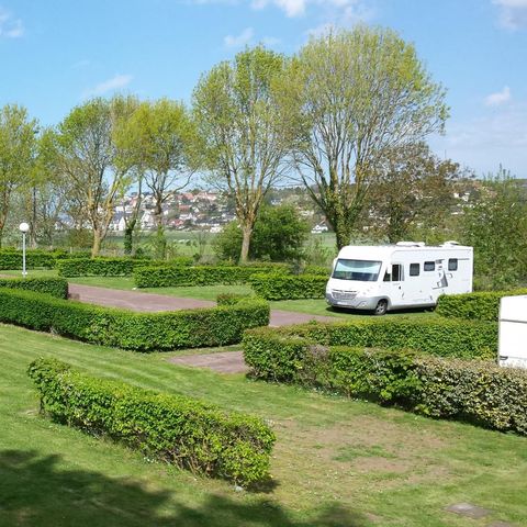 Pitch - Comfort package - 1 tent - Caravan or camper / - 1 car - / 16A electricity