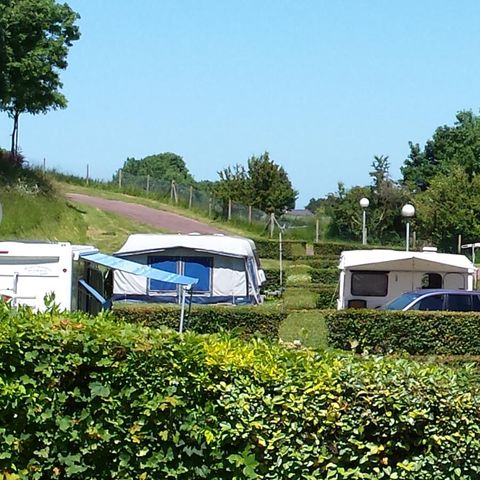Pitch - Comfort package - 1 tent - Caravan or camper / - 1 car - / 16A electricity