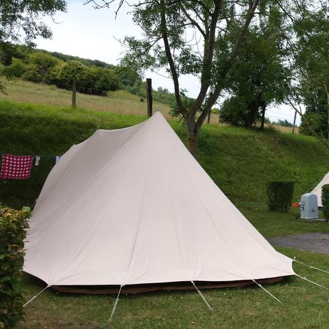 Pitch - Comfort package - 1 tent - Caravan or camper / - 1 car - / 16A electricity