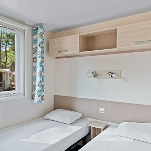 MOBILE HOME 6 people - Classic XL | 3 Bedrooms | 6 Pers. | Raised terrace | Air-con.