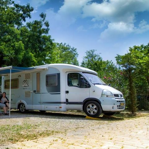 Pitch - Large Pitch - 60m² - Car