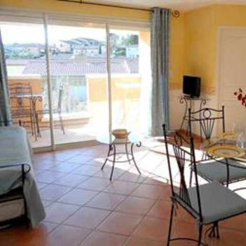 APARTMENT 6 people - (max. 4 adults) Greoux les Bains