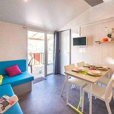 Mobile home 4 persons - Ultimate | 2 bedrooms | Sleeps 4 | Raised terrace | Jacuzzi | 2 bathrooms | Air conditioning | TV