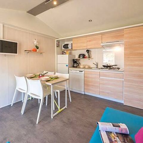 Mobile home 4 persons - Ultimate | 2 bedrooms | Sleeps 4 | Raised terrace | Jacuzzi | 2 bathrooms | Air conditioning | TV