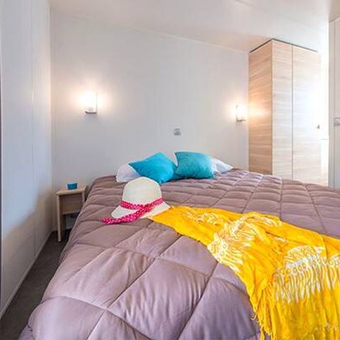Mobile home 4 persons - Ultimate | 2 bedrooms | Sleeps 4 | Raised terrace | Jacuzzi | 2 bathrooms | Air conditioning | TV