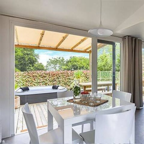 Mobile home 4 persons - Mobil-home | Ultimate | 2 Bedrooms | 4 Pers | Raised terrace | Jacuzzi | Tropical shower | Air conditioning | TV