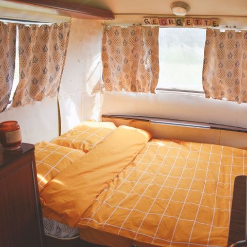 Caravan 2 persons - Small vintage caravan in the middle of the Domaine