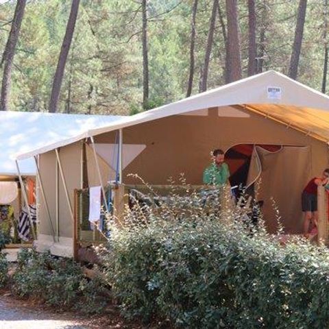 Glamping tent 5 persons - 2-bedroom canvas bungalow Canada - no sanitary facilities