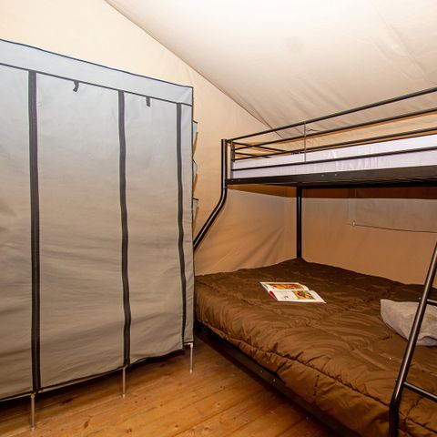 CANVAS AND WOOD TENT 5 people - Premium lodge tent with sanitary facilities for 5 people