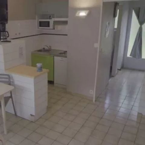 STUDIO 4 people - TV + dishwasher