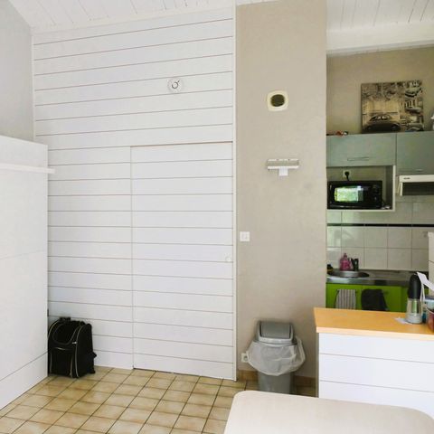 STUDIO 4 people - TV - PLANCHA