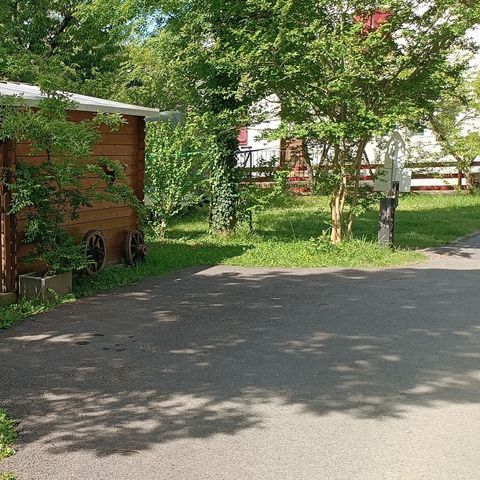 CHALET 2 people - Small wooden dormitory chalet (without kitchen or water)