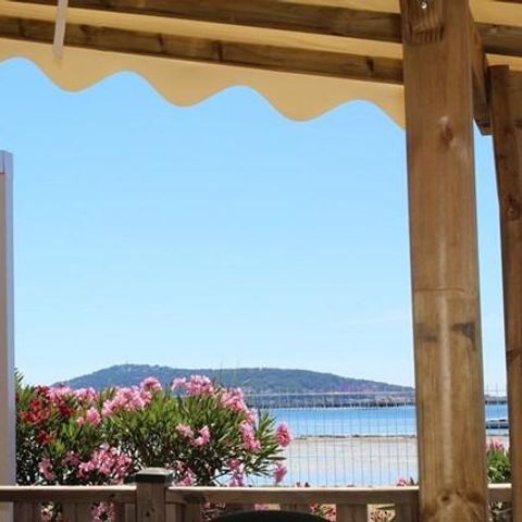 MOBILE HOME 6 people - ESPACE PREMIUM- 32m2 air-conditioned and TV - pool view