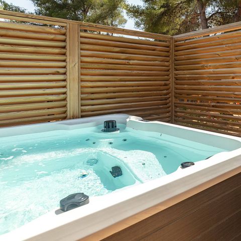 MOBILE HOME 6 people - Mobil-home | Ultimate | 3 Bedrooms | 6 Pers. | Raised terrace | Jacuzzi | 2 bathrooms | Air-con.