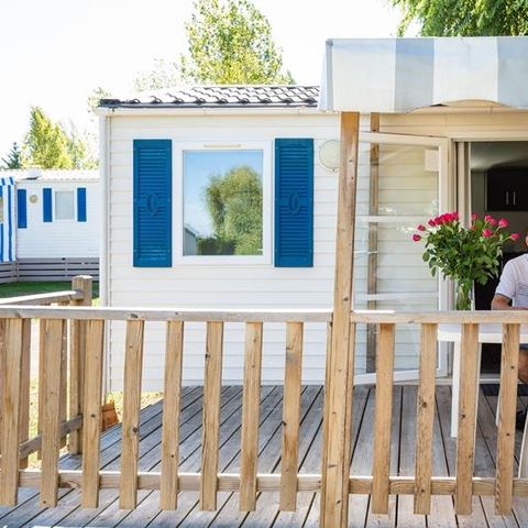 MOBILE HOME 2 people - Mobile-home Beach 18.6m² (over 10 years old) (1 bedroom) + Semi-covered wooden terrace + TV for 2 people