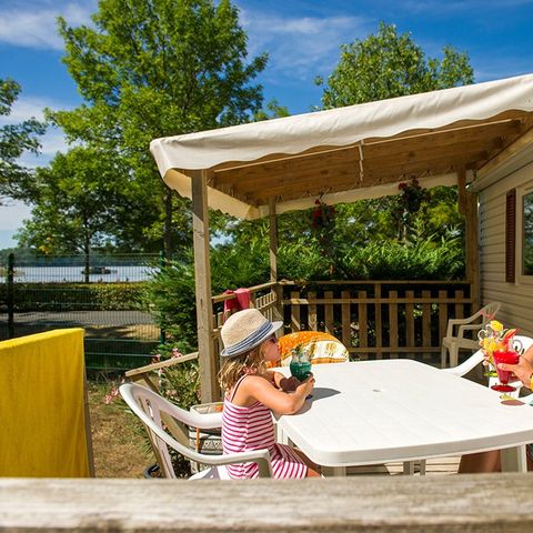 Mobile home 4 persons - Mobile home | Comfort XL | 2 Bedrooms | 4 Pers. | Raised terrace | Air conditioning | TV