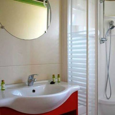 Chalet 6 persons - 3 Bedrooms | Sleeps 6 | 1 Bathroom | Air Conditioning | Television
