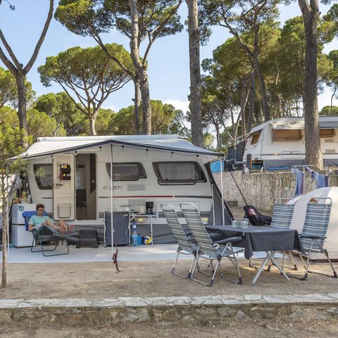 Pitch - Standard Comfort - 60-75m2 - : car - Caravan or camper van or tent - Electricity