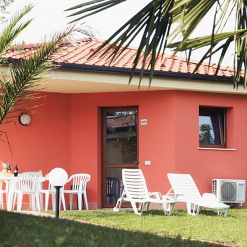 Bungalow 6 persons - 2 Bedrooms | Sleeps 6 | Small Terrace | 1 Bathroom | Air-conditioned | TV