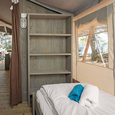 Canvas and wooden tent 5 persons - SAFARI (WITHOUT SANITARY FACILITIES)