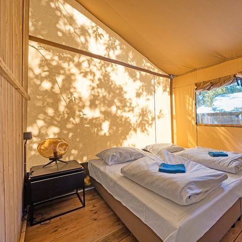 Canvas and wooden tent 5 persons - Safari tent Lodge + airco (6P)