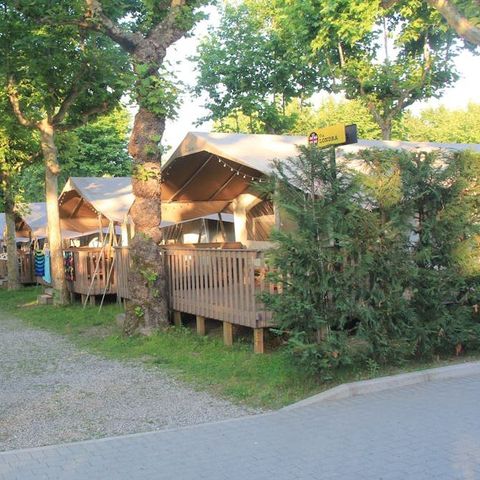 Canvas and wooden tent 5 persons - Safari tent Sorella + sanitary facilities + air conditioning (6P)