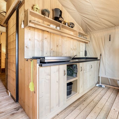 Canvas and wooden tent 4 persons - Safari tent + sanitary + airco (6P)