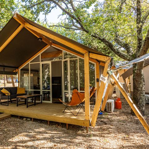 Canvas and wooden tent 4 persons - Safari tent Bella Vista + airco (4P)