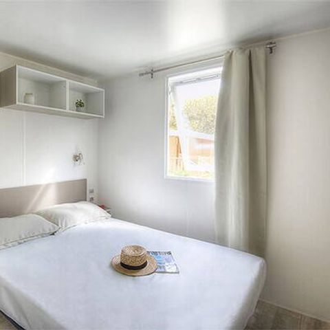Mobile home 5 persons - Premium | 2 Bedrooms | Sleeps 5 | Semi-covered terrace | 2 Bathrooms | Air-conditioning | TV