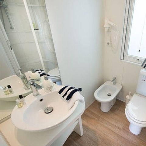 MOBILE HOME 4 people - Mobile-home | Comfort XL | 2 Bedrooms | 4 Pers. | Raised terrace | 2 bathrooms | Air-con.