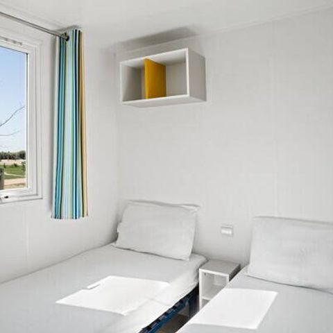 Mobile home 4 persons - Mobile-home | Classic | 2 Bedrooms | 4 Pers | Raised terrace | 2 bathrooms | Air conditioning | TV