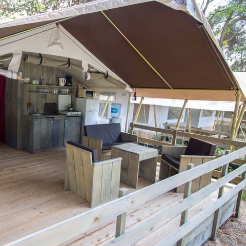 CANVAS AND WOOD TENT 5 people - Luxury Safaritent Sanitary