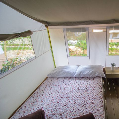 CANVAS AND WOOD TENT 5 people - Luxury Safaritent Sanitary