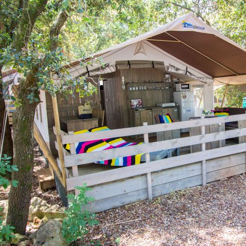 Canvas and wooden tent 5 persons - Safari tent - Sanitary - Airco - 5P