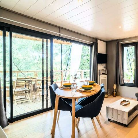 CANVAS AND WOOD TENT 5 people - Lodge Kabane sur Pilotis 3 Rooms 5 Persons Air-conditioned + TV