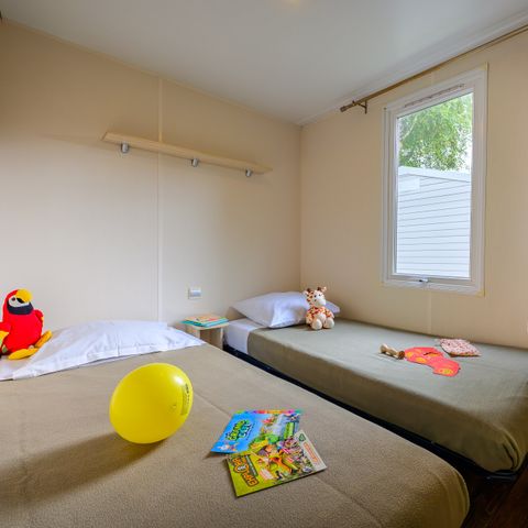 Mobile home 4 persons - LEISURE & COMFORT 2-bedroom - 25m² - terrace with parasol, sleeps 4