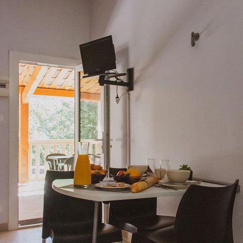 House 3 persons - WHITE WATER COVERED TERRACE TV