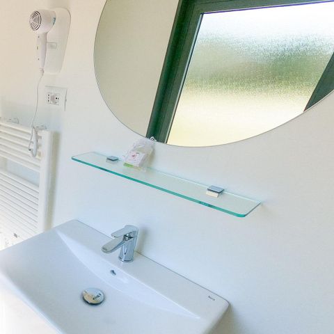Pitch - Comfort pitch with sanitary facilities - 75m² - 6 amp