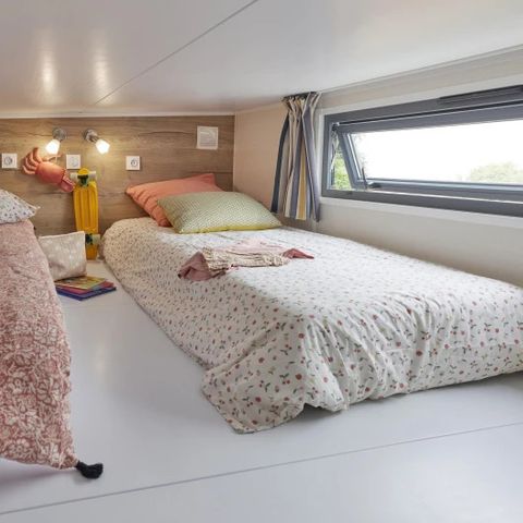 UNUSUAL ACCOMMODATION 4 people