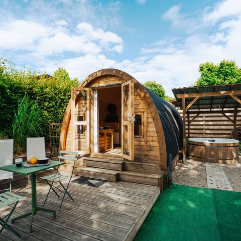 UNUSUAL ACCOMMODATION 2 people - POD + PRIVATE JACUZZI - 1 Bedroom