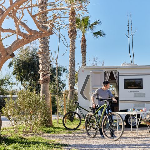 Pitch - Large with electricity and water