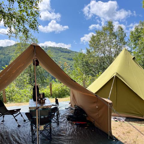 Pitch - PRIVILEGE PACKAGE (1 tent, caravan or motorhome / 1 car / 10A electricity)