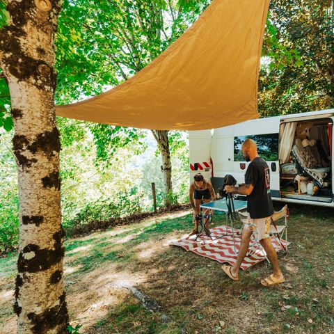 Pitch - PRIVILEGE PACKAGE (1 tent, caravan or motorhome / 1 car / 10A electricity)