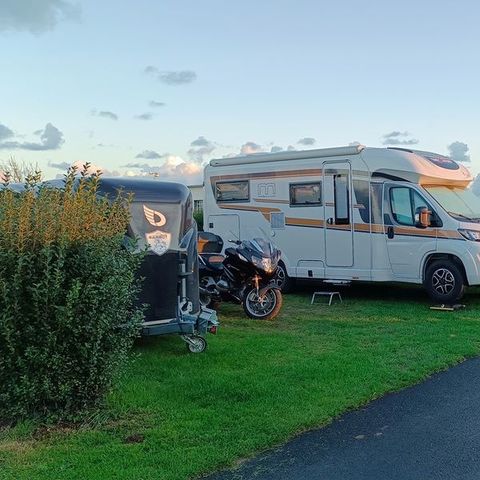 Pitch - XXL COMFORT package (1 tent, caravan or camper / 1 car / 10A electricity)