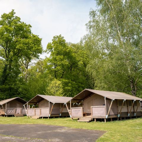 Canvas and wooden tent 5 persons - including sanitary facilities